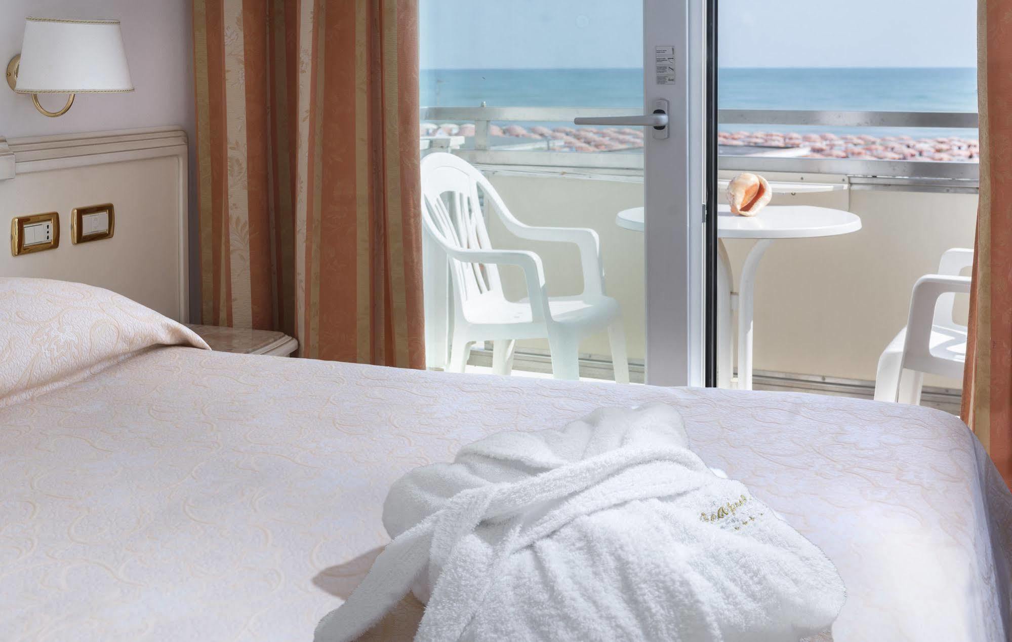 Hotel Acapulco Milano Marittima Exterior photo